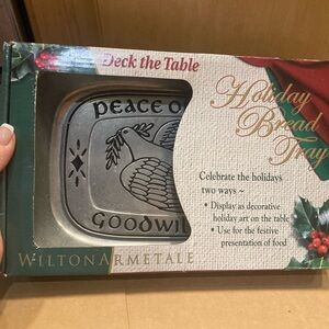 Wilton Armetale Holiday Bread Tray Festive Bread Tray brand new in Box!
